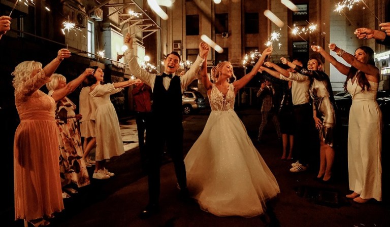 Intimate Wedding (source: Pexels)